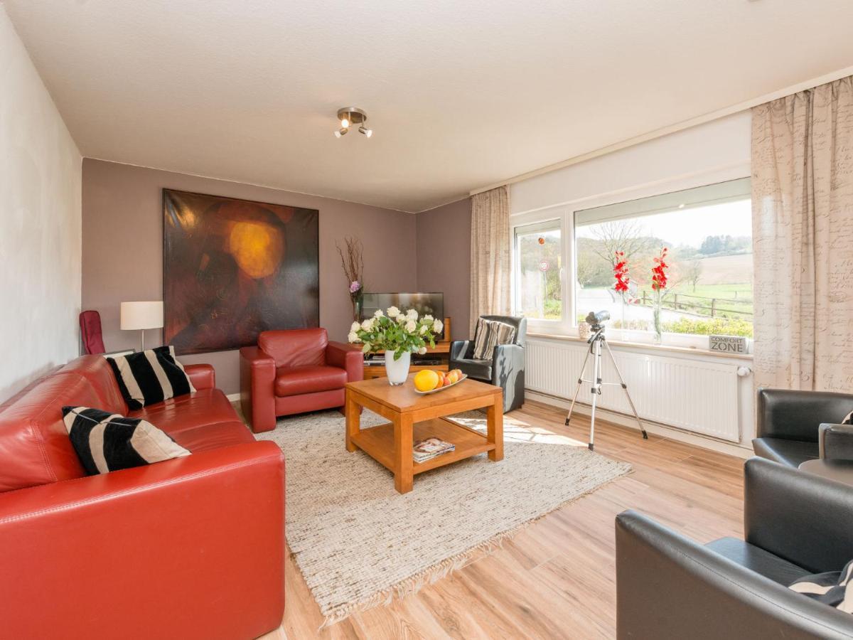 Modern Holiday Home Near River In Amelgatzen Emmerthal Rom bilde