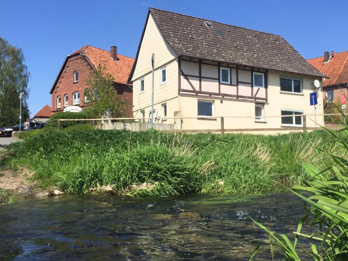 Modern Holiday Home Near River In Amelgatzen Emmerthal Rom bilde