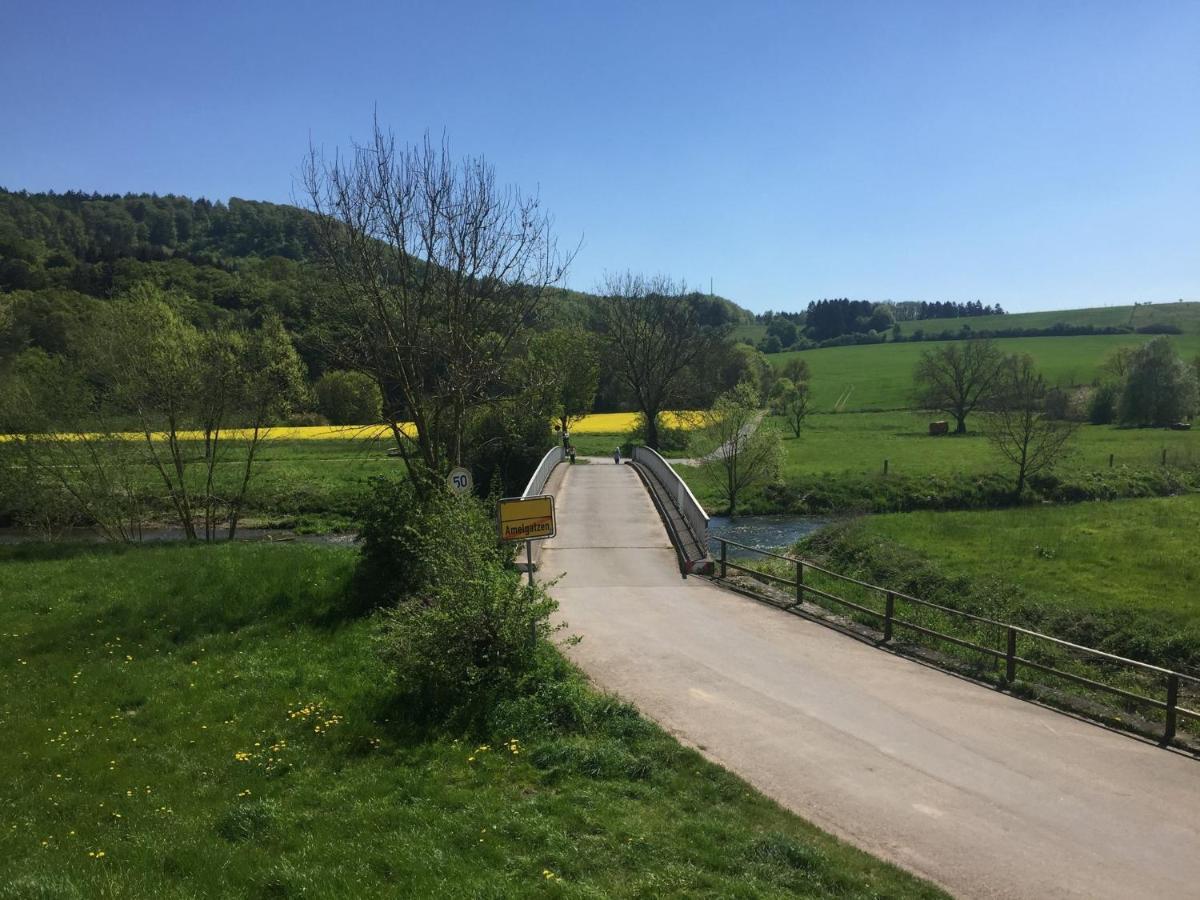 Modern Holiday Home Near River In Amelgatzen Emmerthal Rom bilde