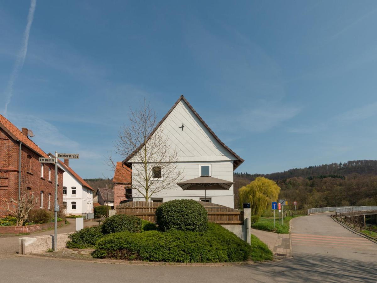 Modern Holiday Home Near River In Amelgatzen Emmerthal Rom bilde